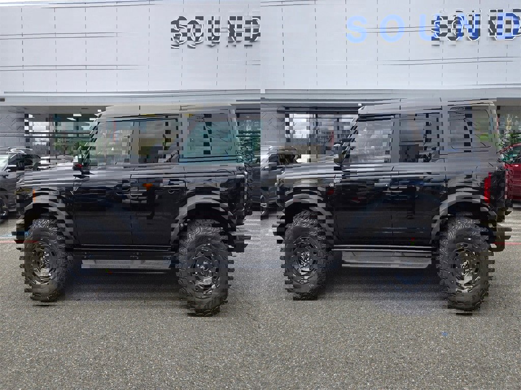 New 2025 Ford Bronco Badlands image 8