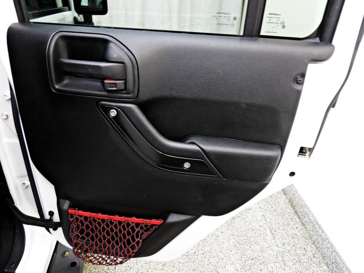 Used 2017 Jeep Wrangler Unlimited Rubicon image 12