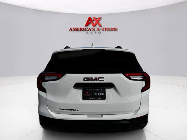 Used 2023 GMC Terrain SLE w/ Driver Convenience Package image 4