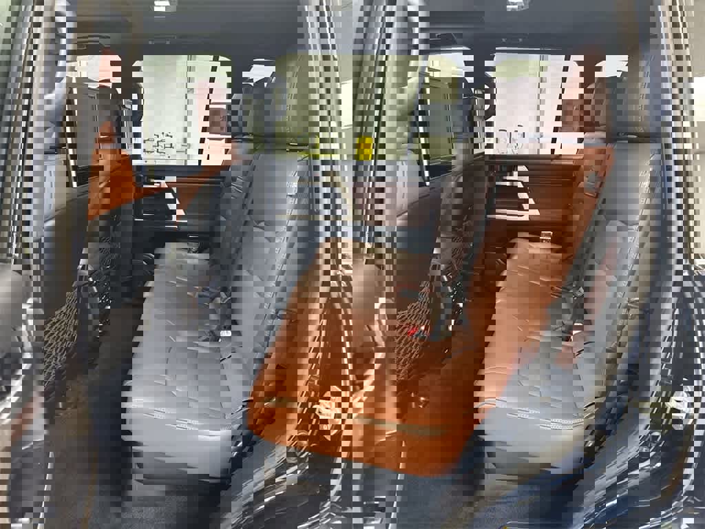 Used 2016 Toyota Land Cruiser image 21