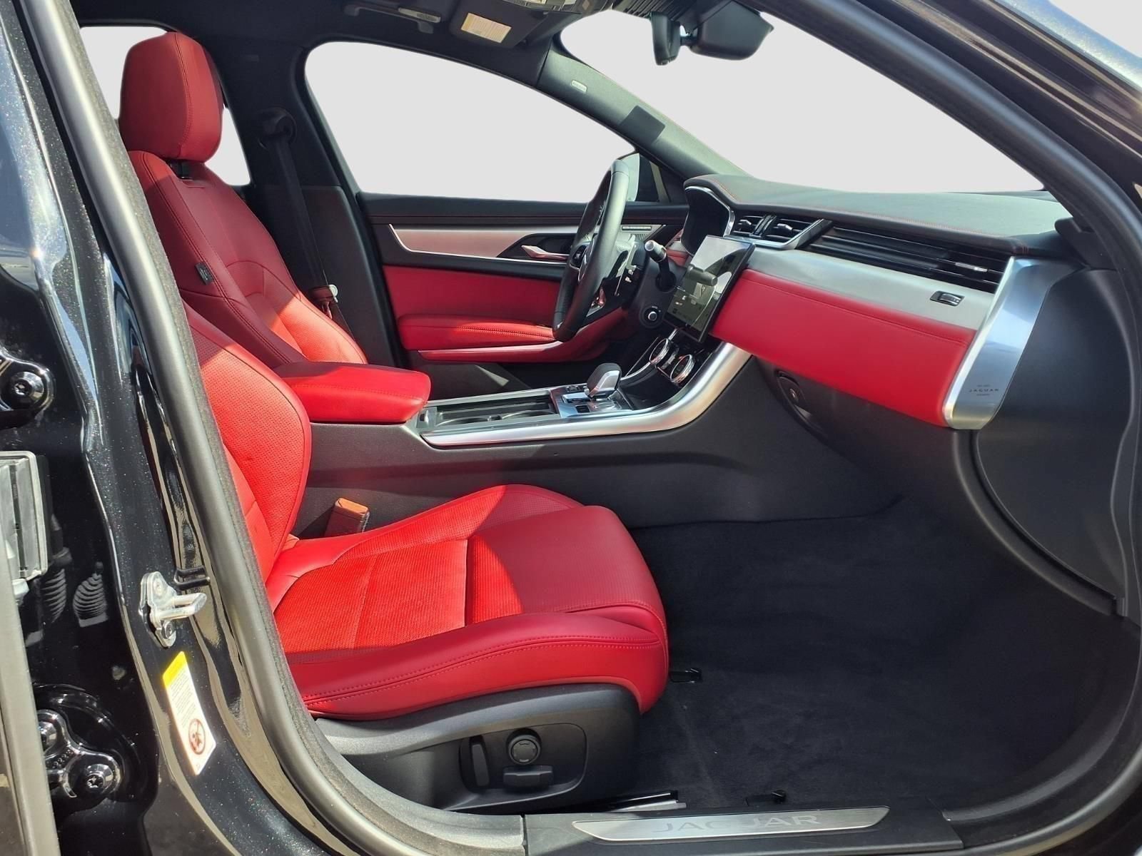 Used 2024 Jaguar XF R-Dynamic SE AWD/4WD image 5