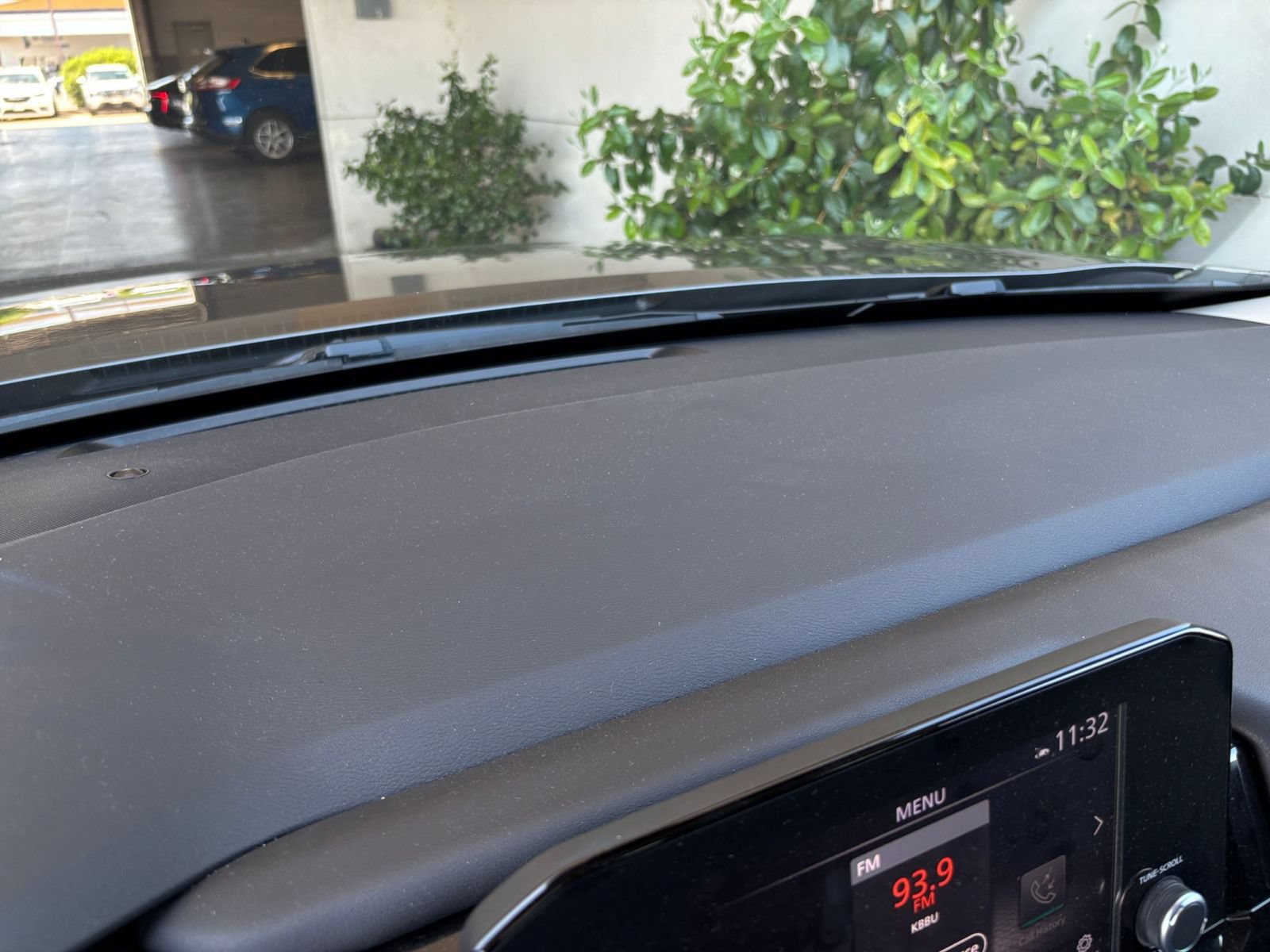 Used 2025 Nissan Pathfinder SV FWD image 17