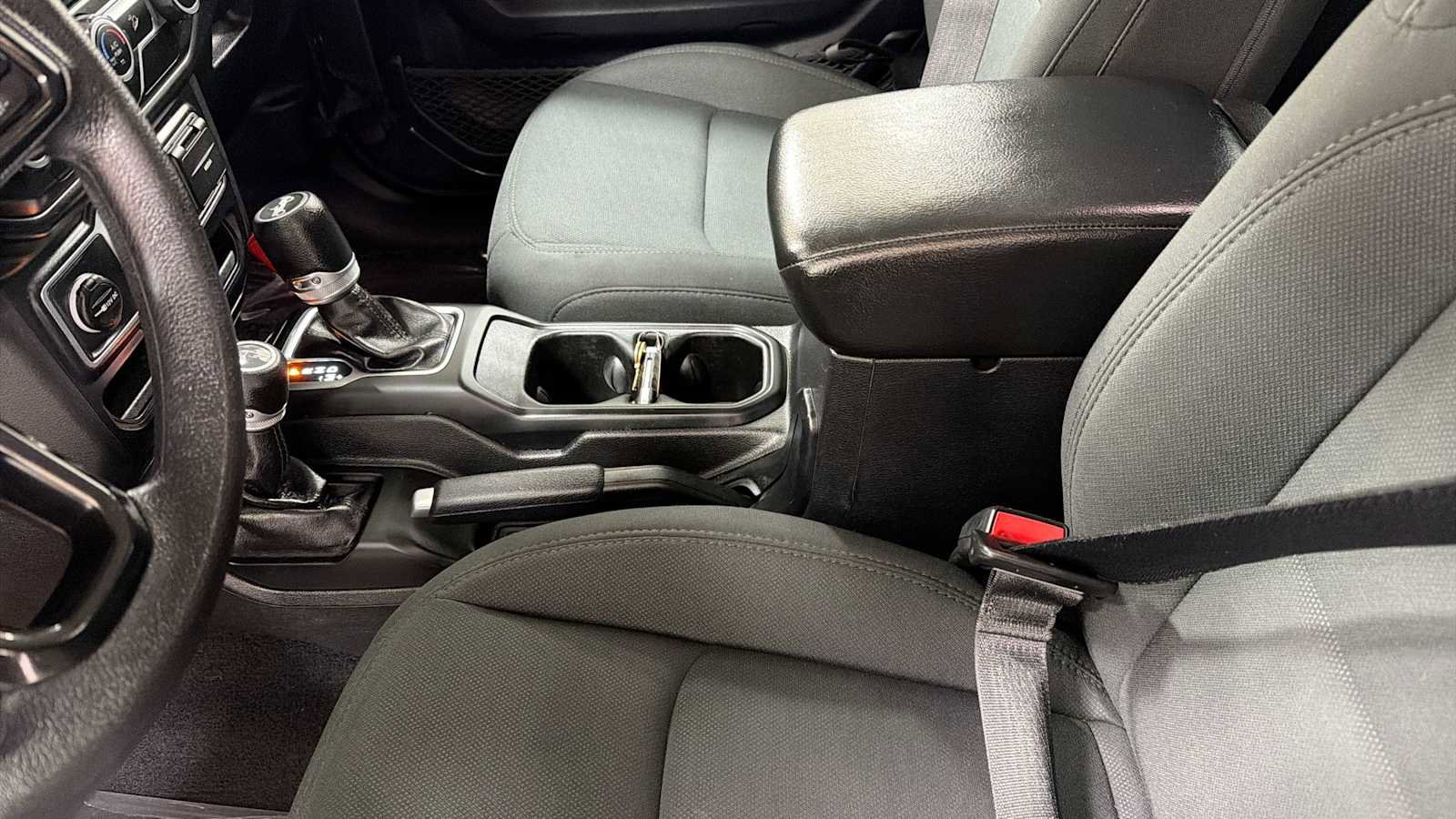 Used 2018 Jeep Wrangler Sport AWD/4WD image 23