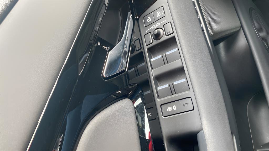 Used 2024 Land Rover Range Rover Evoque Dynamic SE image 15