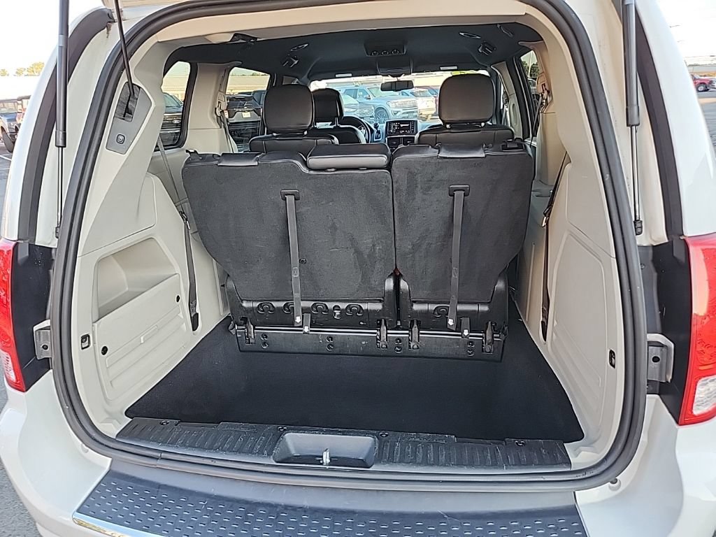 Used 2017 Dodge Grand Caravan SXT FWD image 6