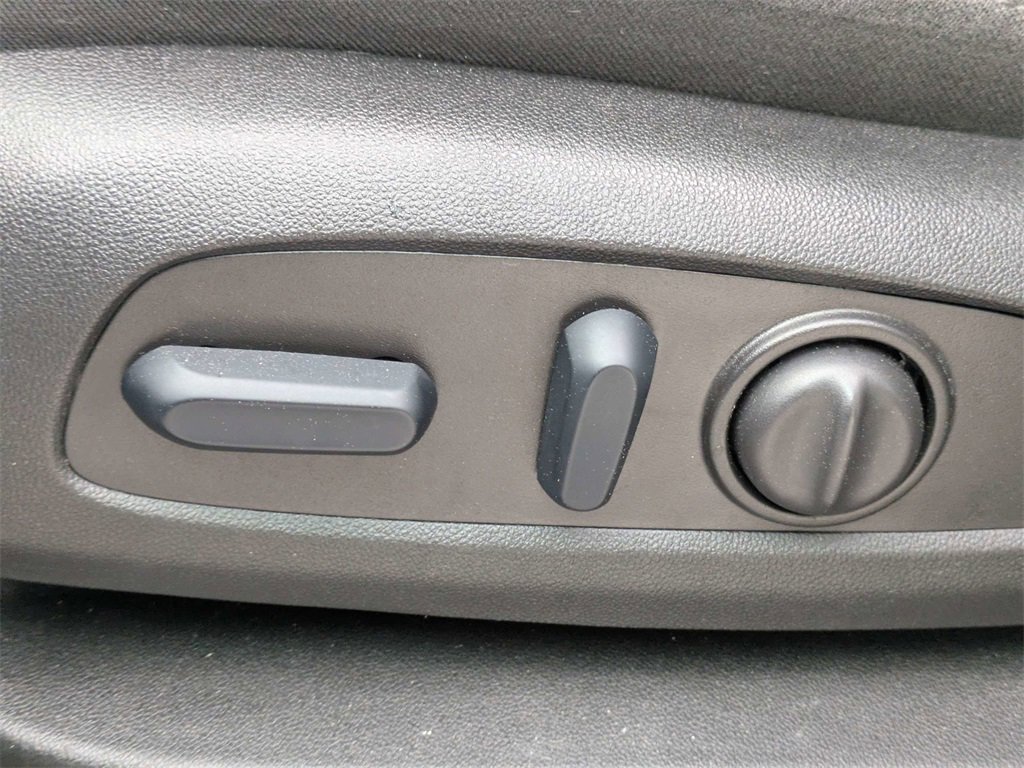 Used 2023 Chevrolet Traverse LT image 21