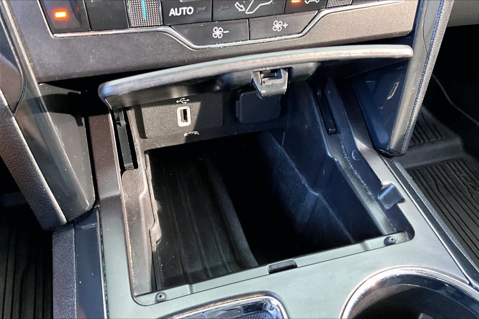 Used 2018 Ford Explorer XLT w/ Equipment Group 202A AWD/4WD image 32