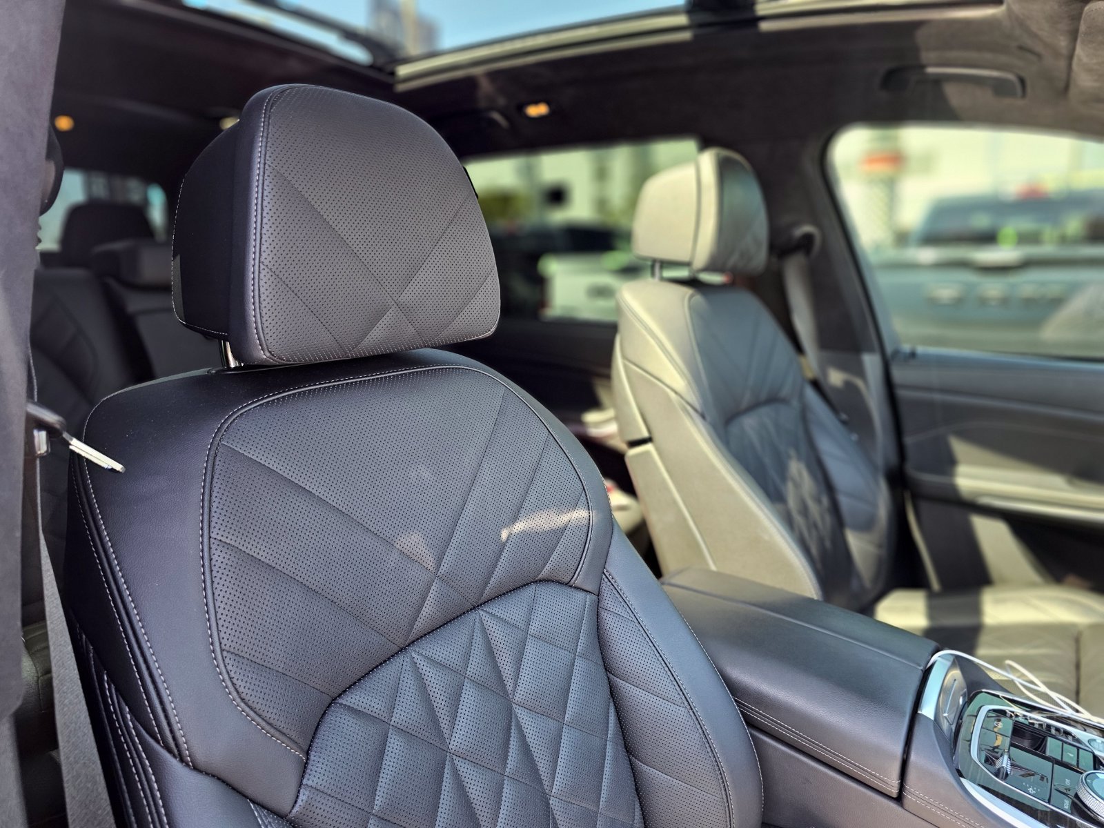 Used 2024 BMW X7 xDrive40i w/ M Sport Package AWD/4WD image 26
