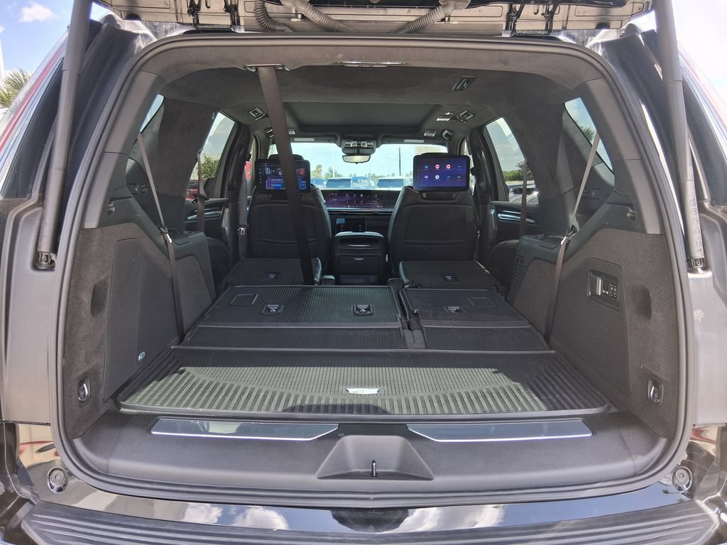 Certified 2026 Cadillac Escalade Platinum Sport w/ LPO, Floor Liner Package RWD image 6