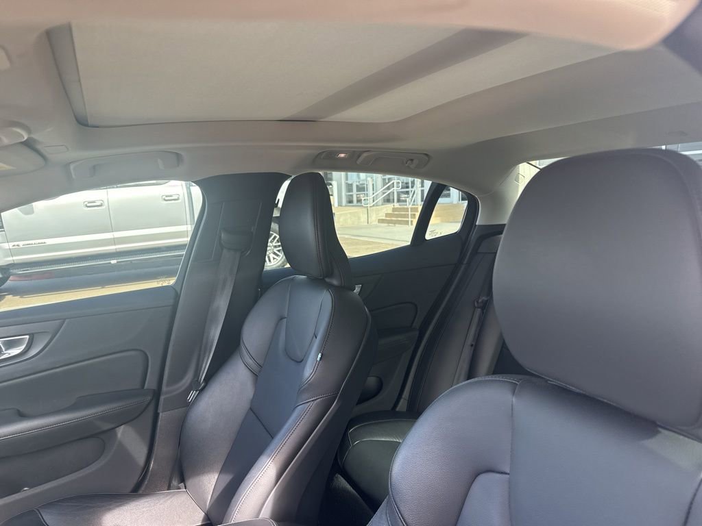 Used 2024 Volvo S60 B5 Core image 8