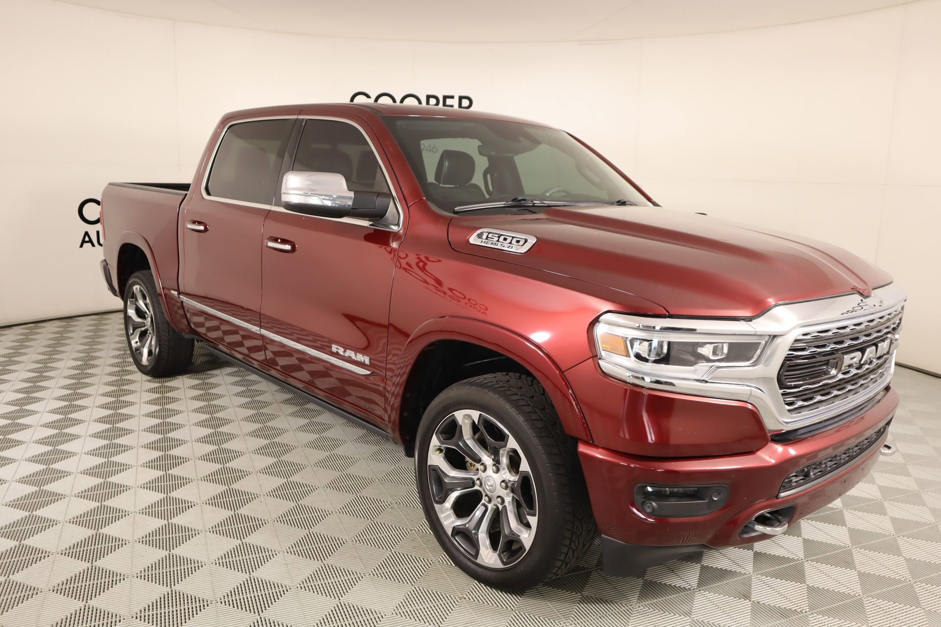 Used 2019 RAM 1500 Limited image 1