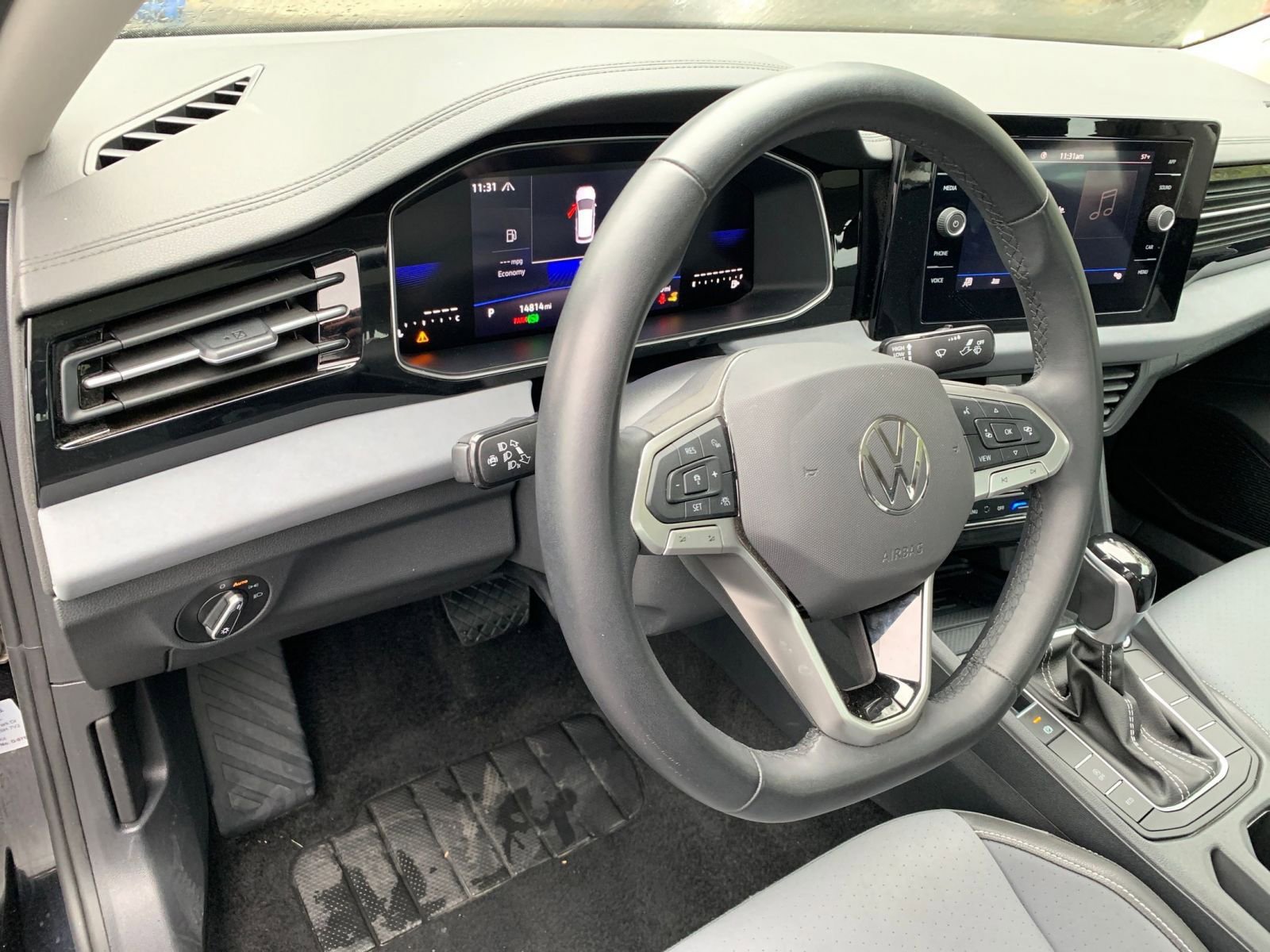 Used 2025 Volkswagen Jetta SE image 33