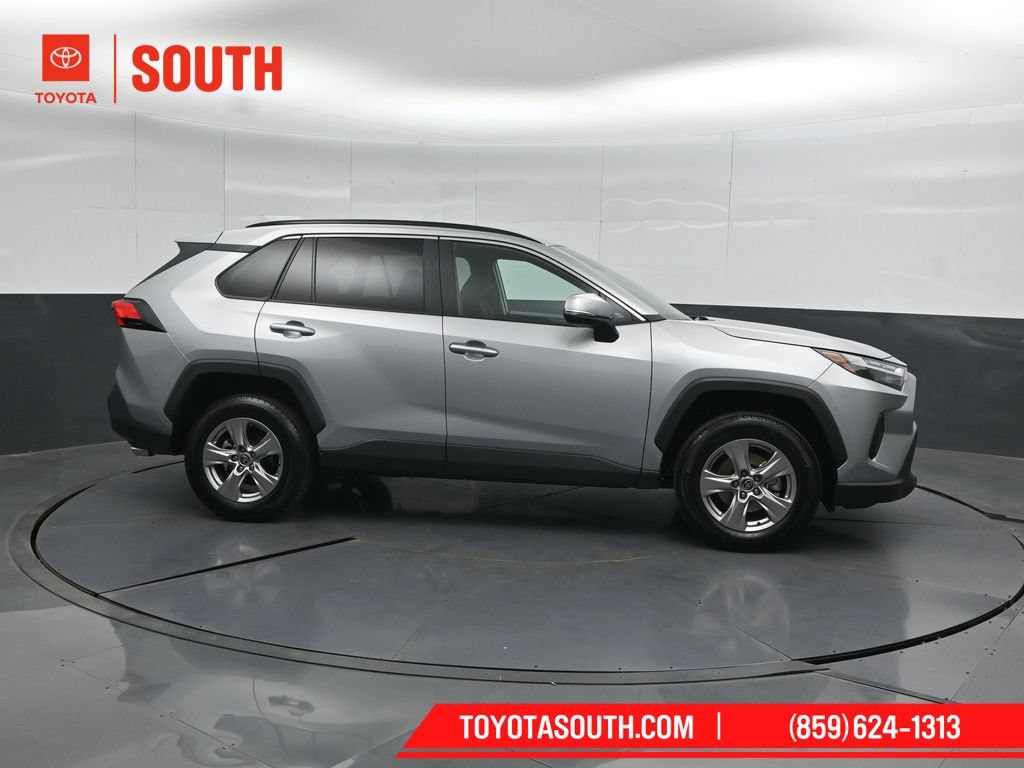 Used 2025 Toyota RAV4 XLE AWD/4WD image 3