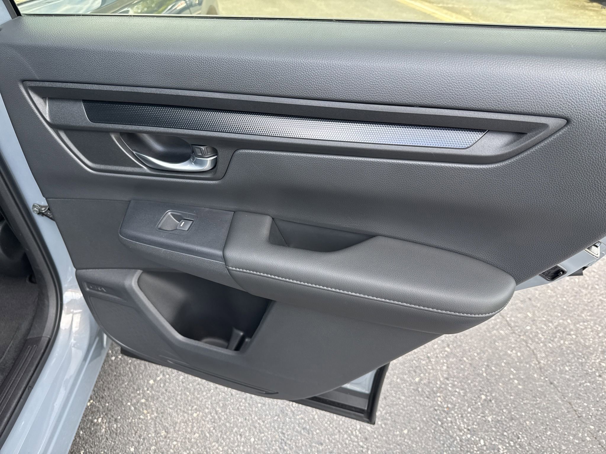 Used 2025 Honda CR-V LX image 17