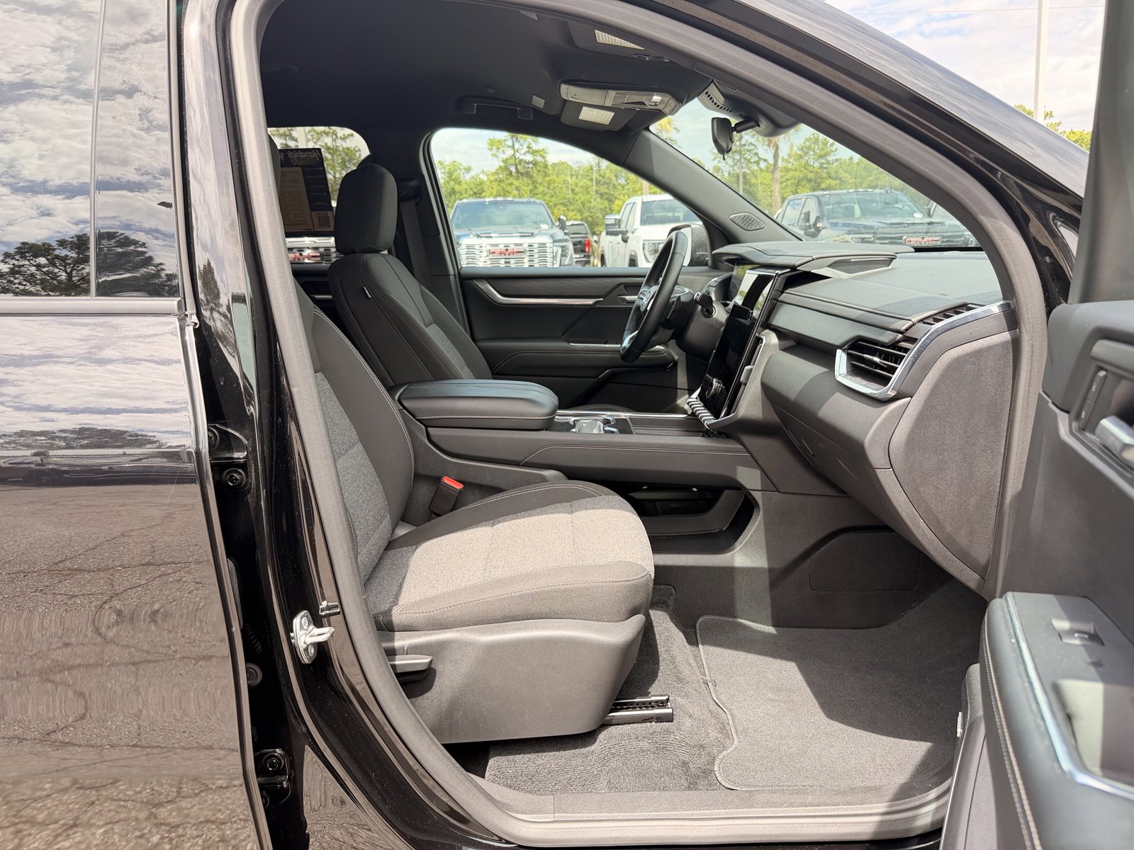 Used 2025 GMC Acadia Elevation FWD image 33