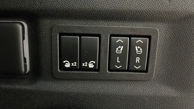 Used 2023 GMC Yukon XL Denali Ultimate AWD/4WD image 30