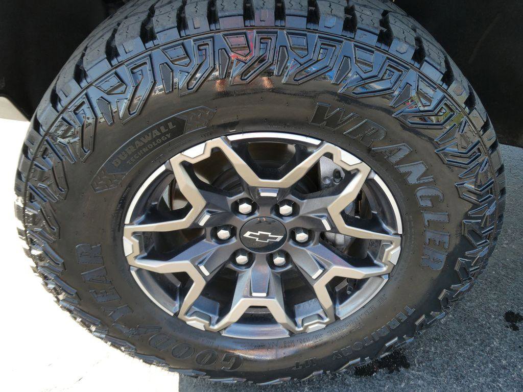 New 2025 Chevrolet Colorado ZR2 w/ Technology Package AWD/4WD image 14