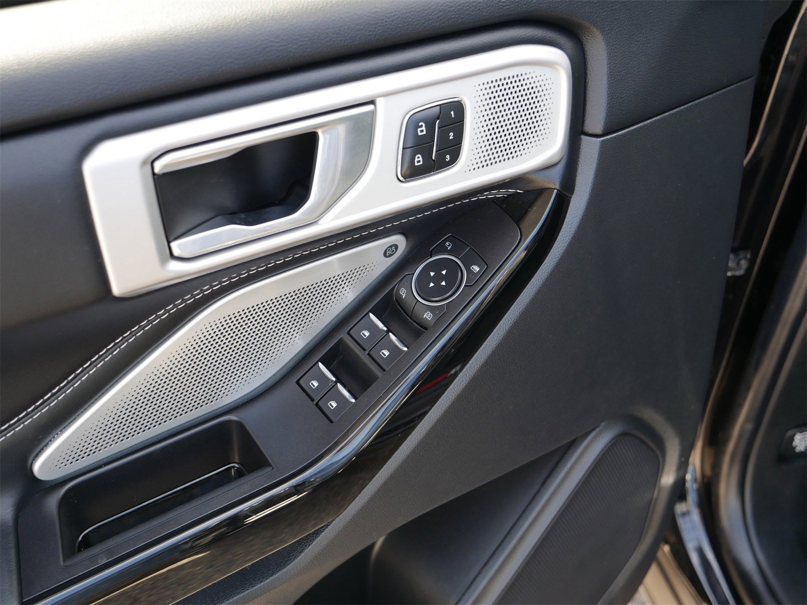 Used 2022 Ford Explorer ST w/ Equipment Group 401A image 15