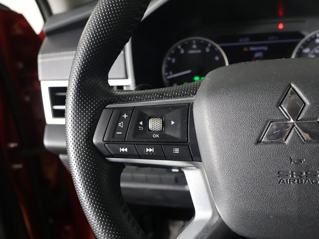 Used 2024 Mitsubishi Outlander SE Black Edition image 41