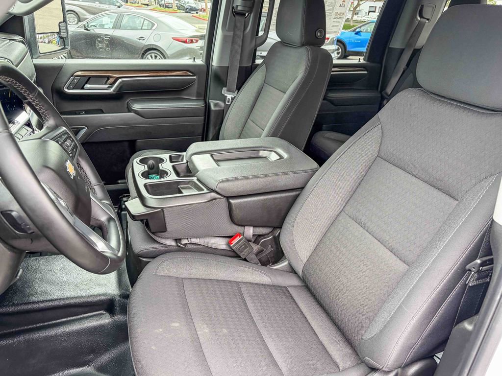 Used 2025 Chevrolet Silverado 2500 LT w/ Convenience Package image 39
