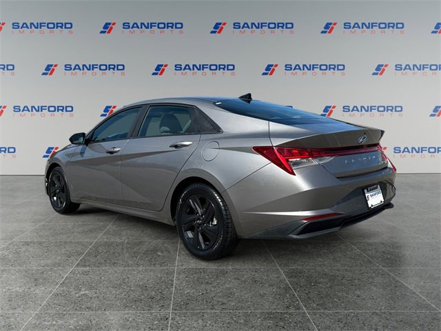 Used 2023 Hyundai Elantra Blue w/ Preferred Accessory Package image 3