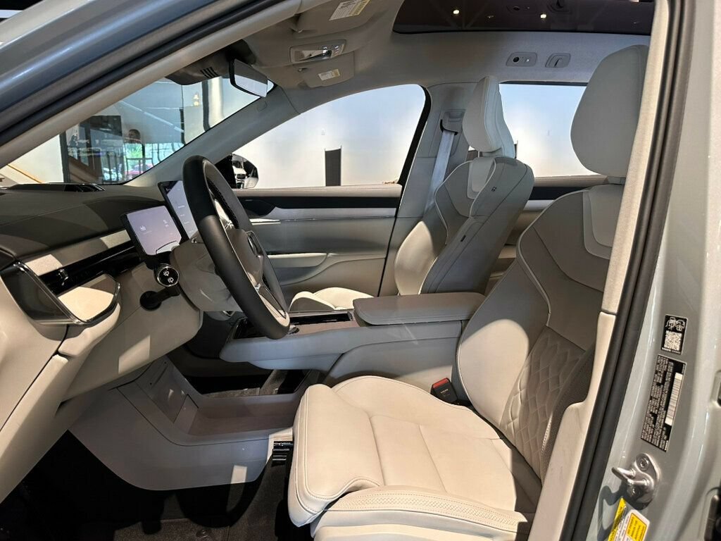 Used 2025 Volvo EX90 Ultra AWD/4WD image 16