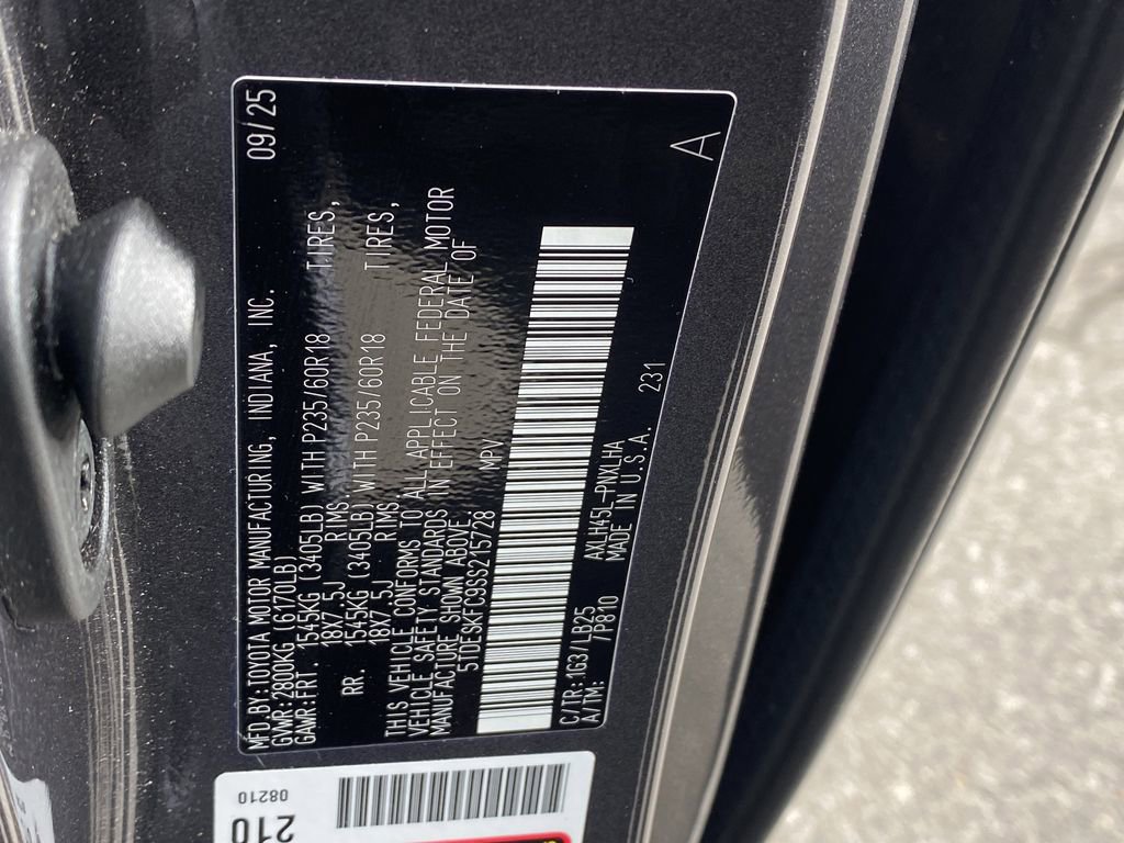 Used 2025 Toyota Sienna Platinum AWD/4WD image 14