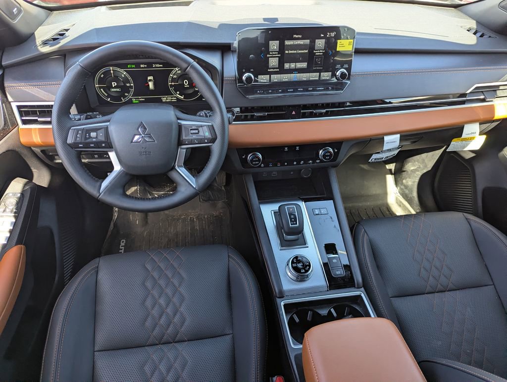 Used 2025 Mitsubishi Outlander 4WD Plug-In Hybrid image 32