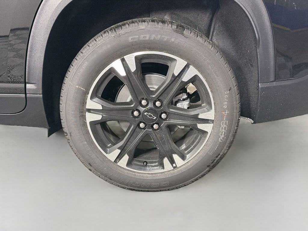 New 2027 Chevrolet Traverse LT w/ Sun and Wheel Package FWD image 33