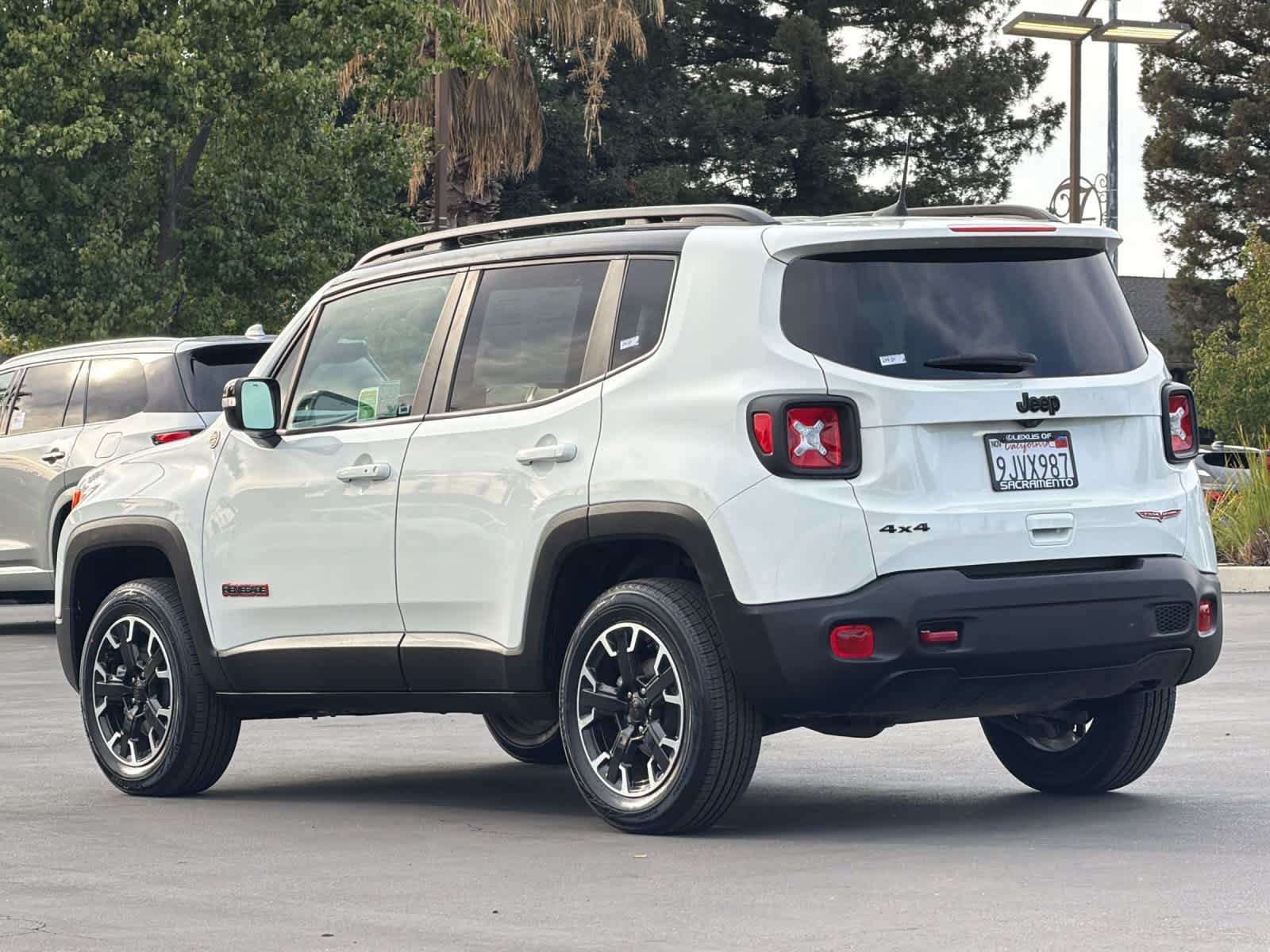 Used 2023 Jeep Renegade Trailhawk AWD/4WD image 7