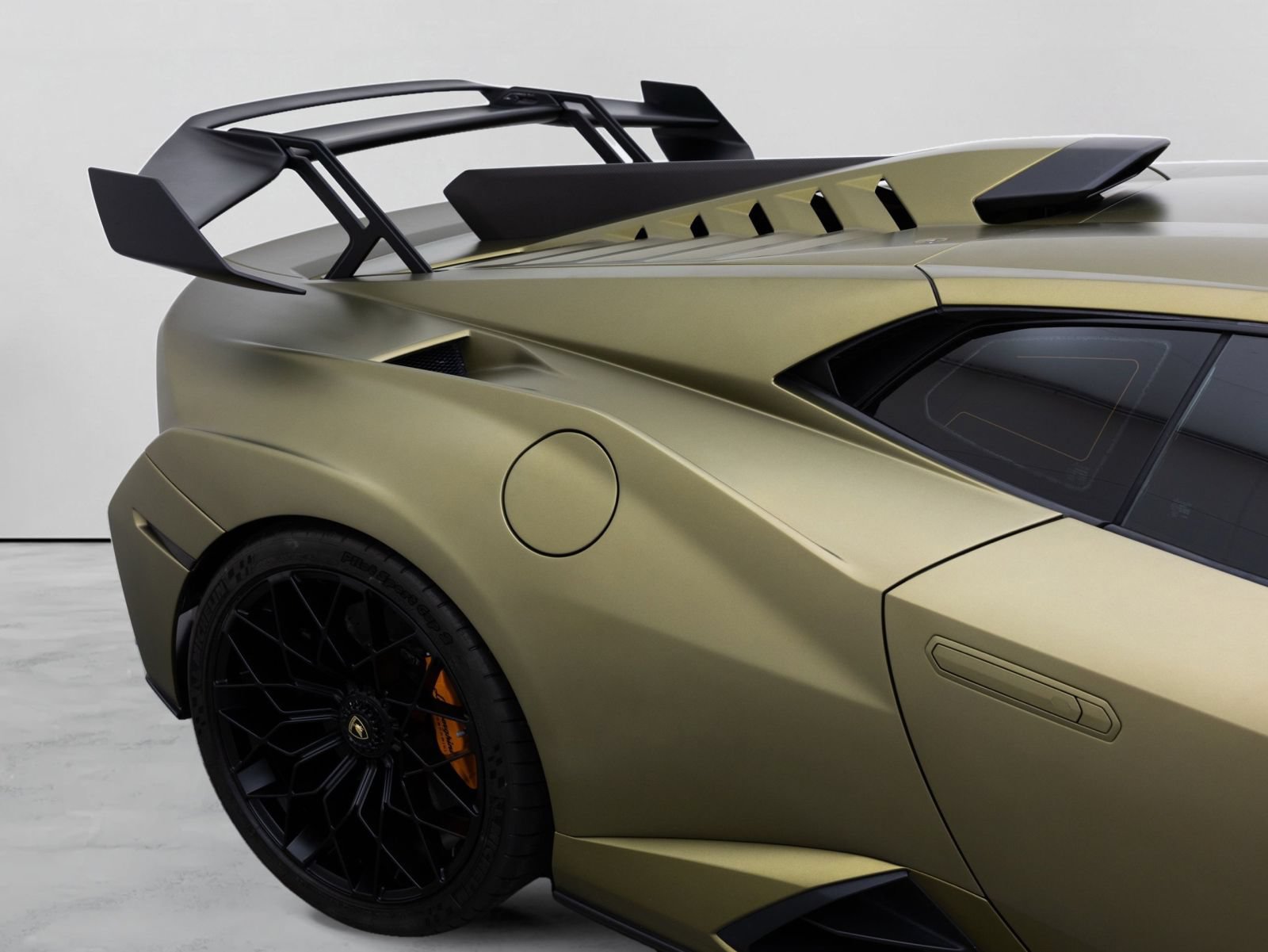Used 2022 Lamborghini Huracan STO RWD image 10