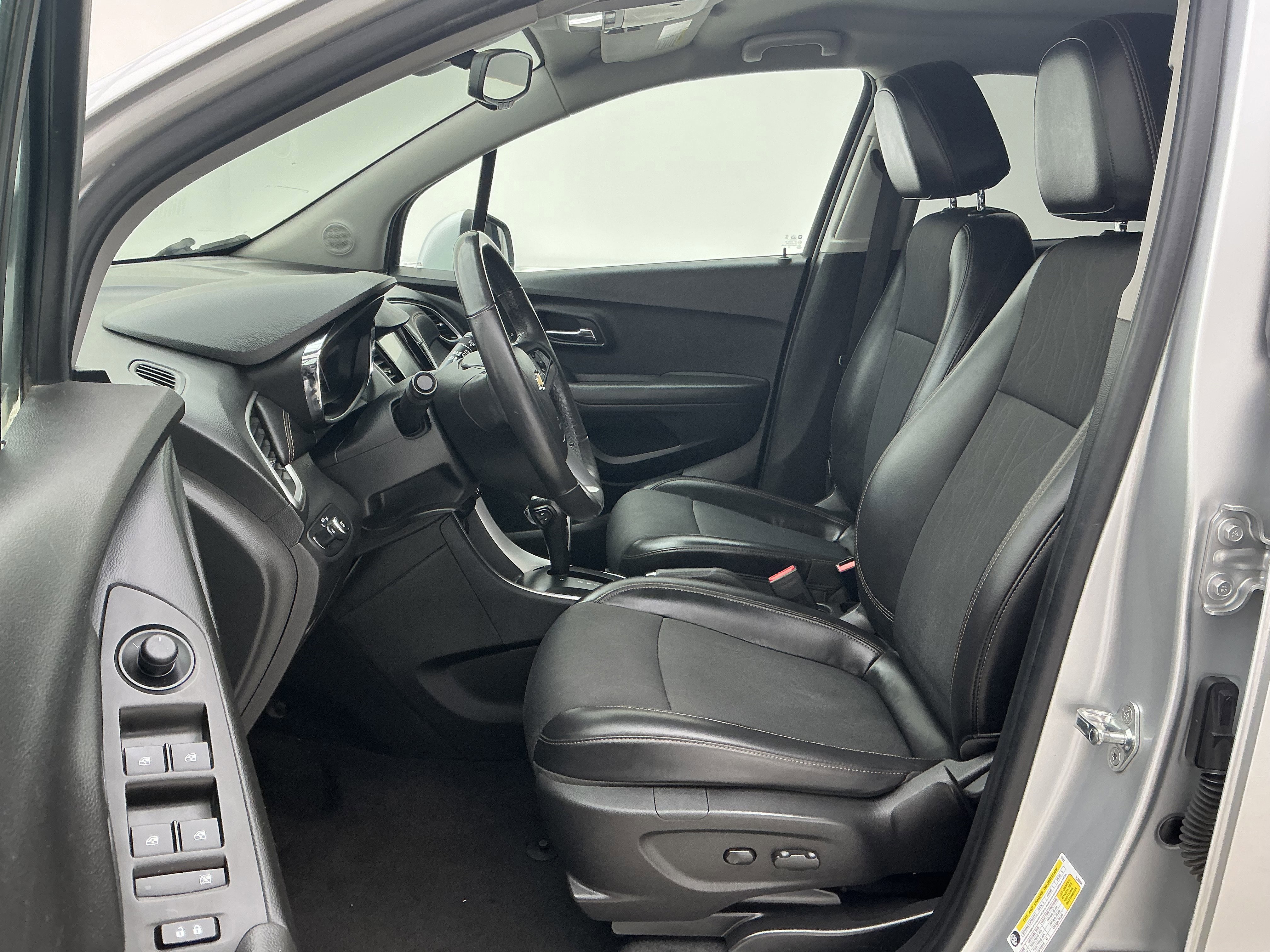 Used 2017 Chevrolet Trax LT w/ LT Convenience Package image 17