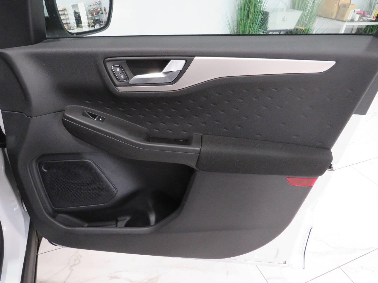 Used 2020 Ford Escape SE image 26