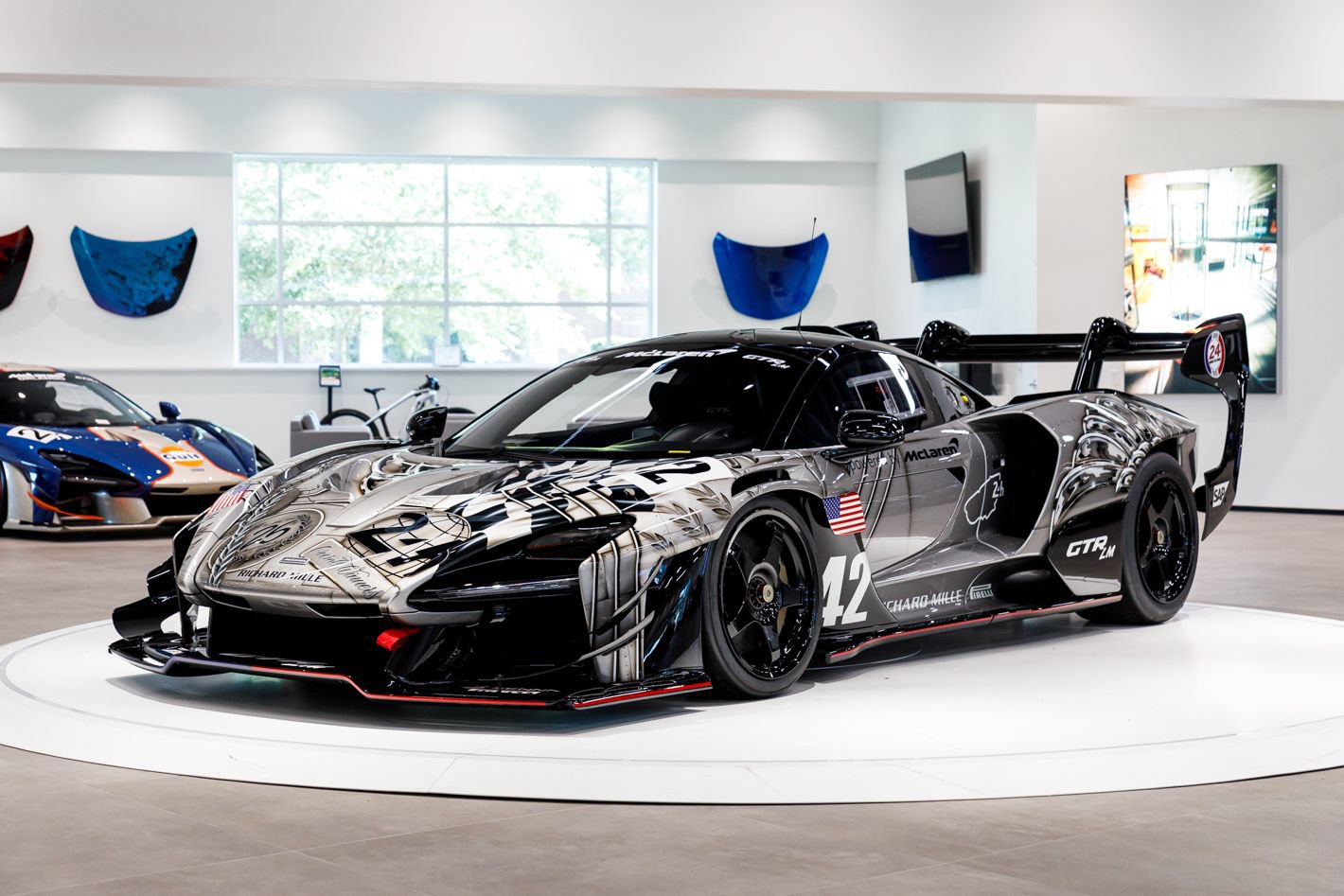 Used 2020 McLaren Senna RWD image 3