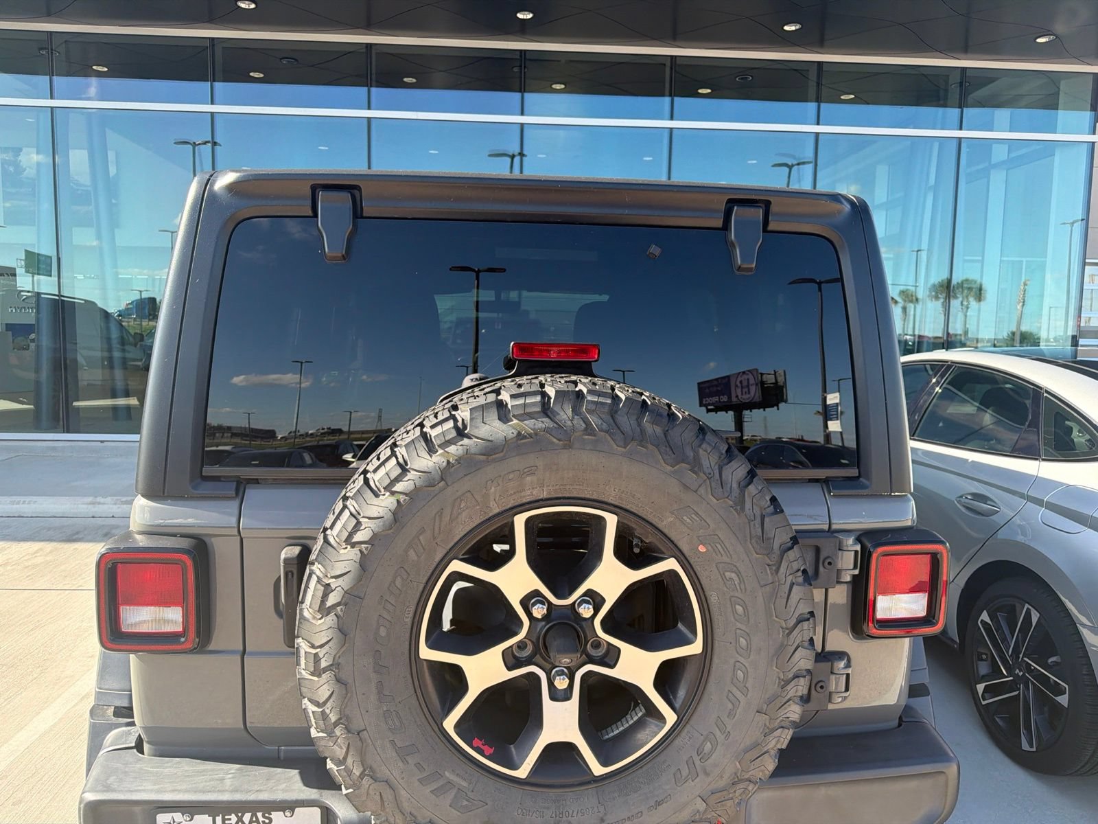 Used 2021 Jeep Wrangler Unlimited Rubicon w/ Dual Top Group AWD/4WD image 5