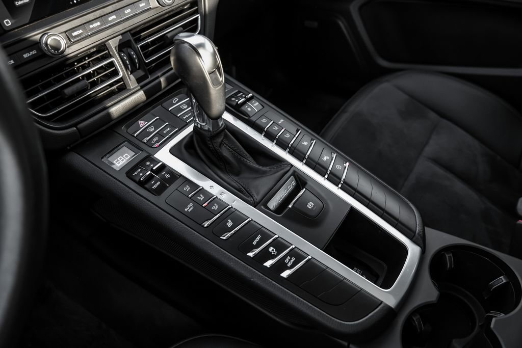 Used 2020 Porsche Macan image 25