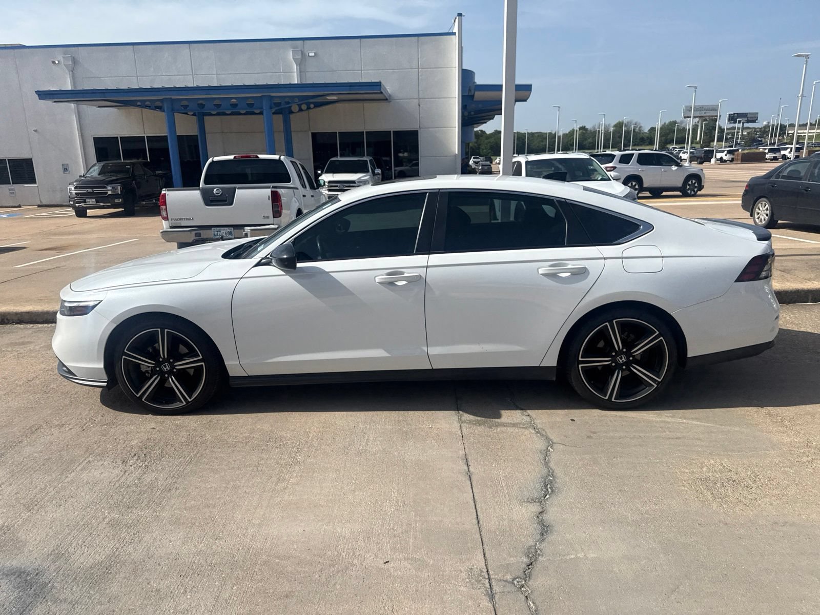 Used 2024 Honda Accord Sport image 2