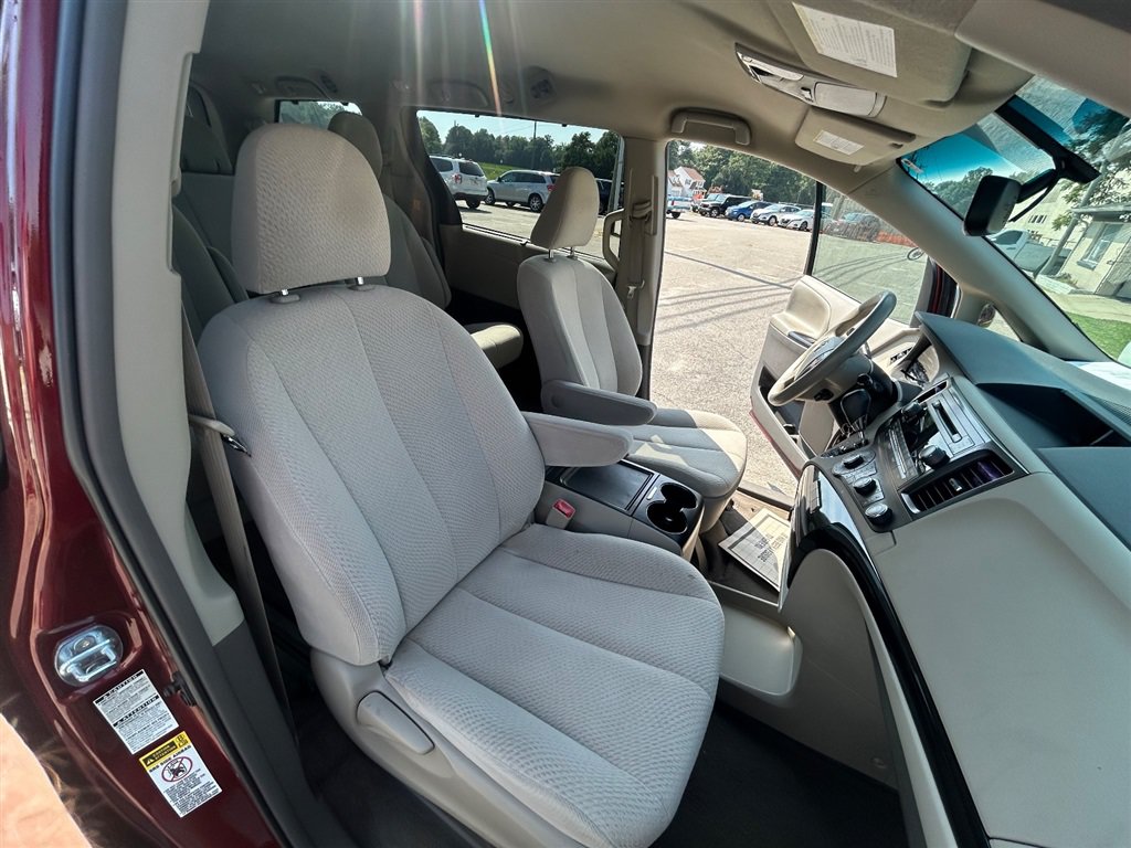 Used 2012 Toyota Sienna LE w/ Towing Pkg AWD/4WD image 29