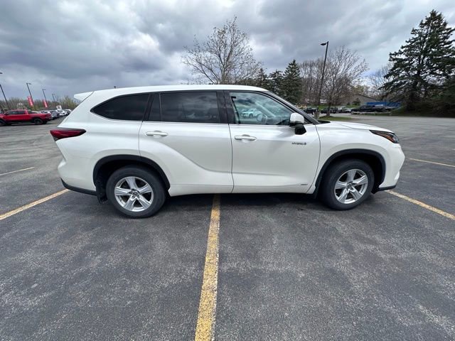 Used 2020 Toyota Highlander LE AWD/4WD image 2