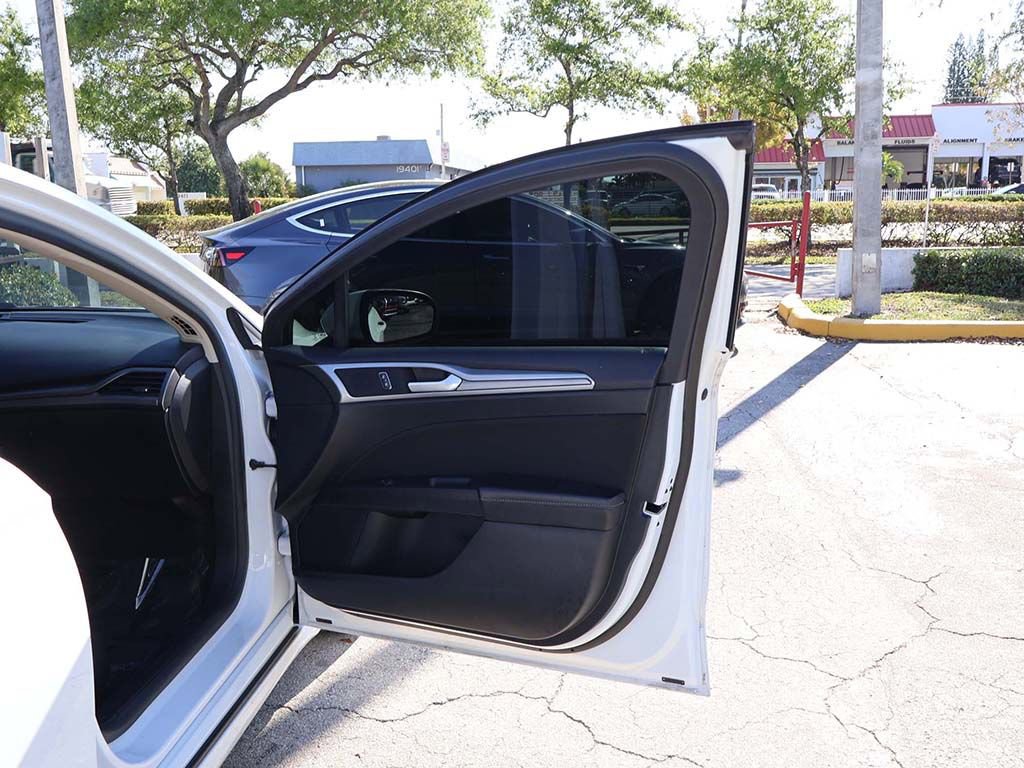 Used 2020 Ford Fusion SE image 22