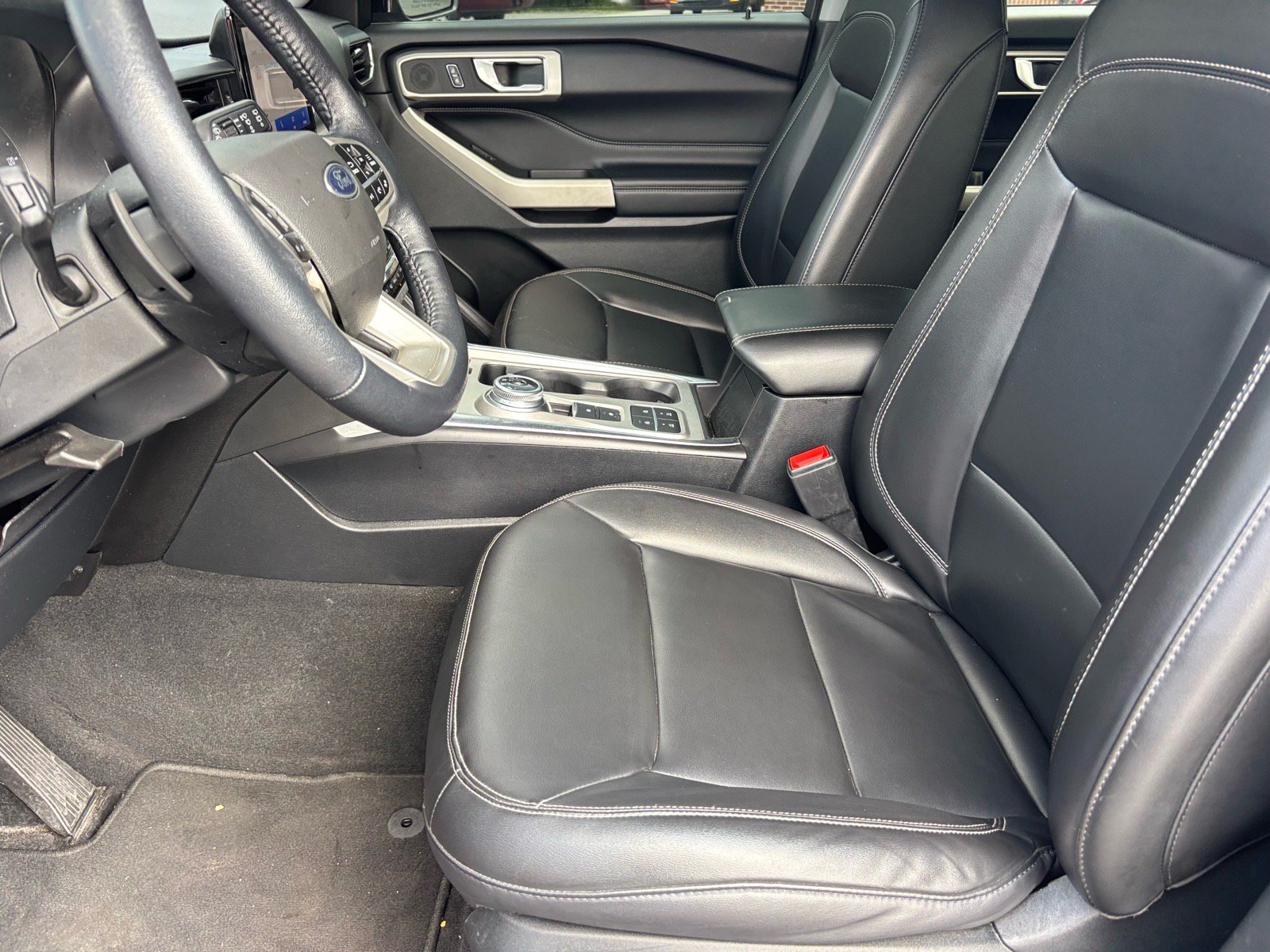 Used 2021 Ford Explorer XLT w/ Equipment Group 202A RWD image 8