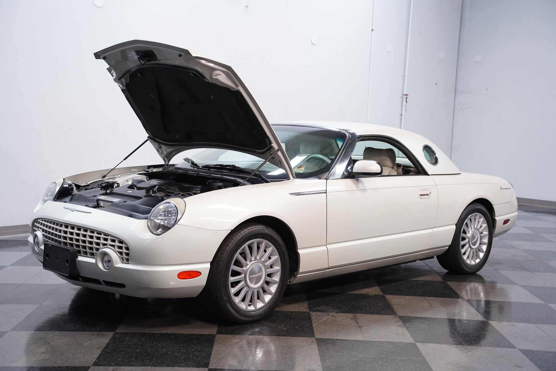 Used 2005 Ford Thunderbird 50th Anniversary RWD image 26