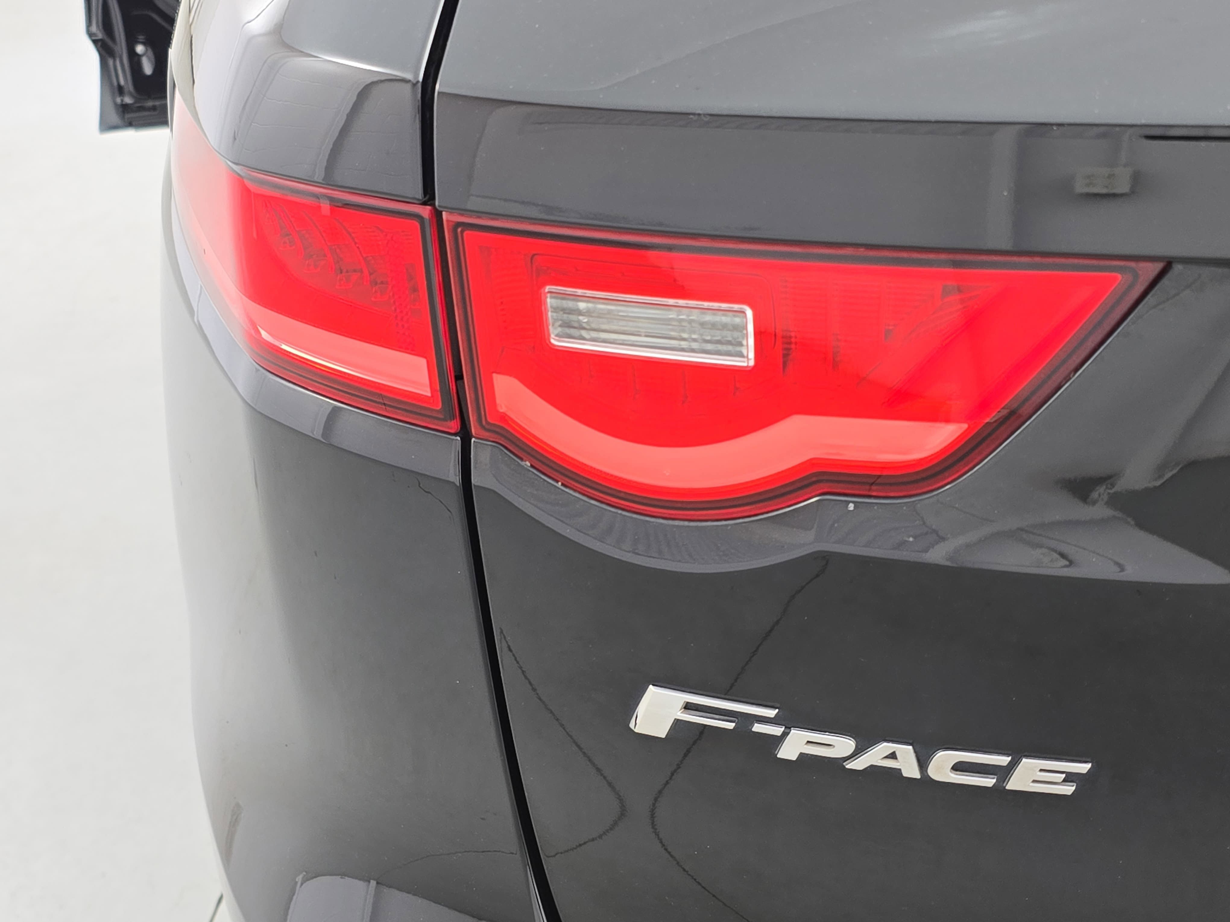 Used 2019 Jaguar F-PACE Premium AWD/4WD image 34