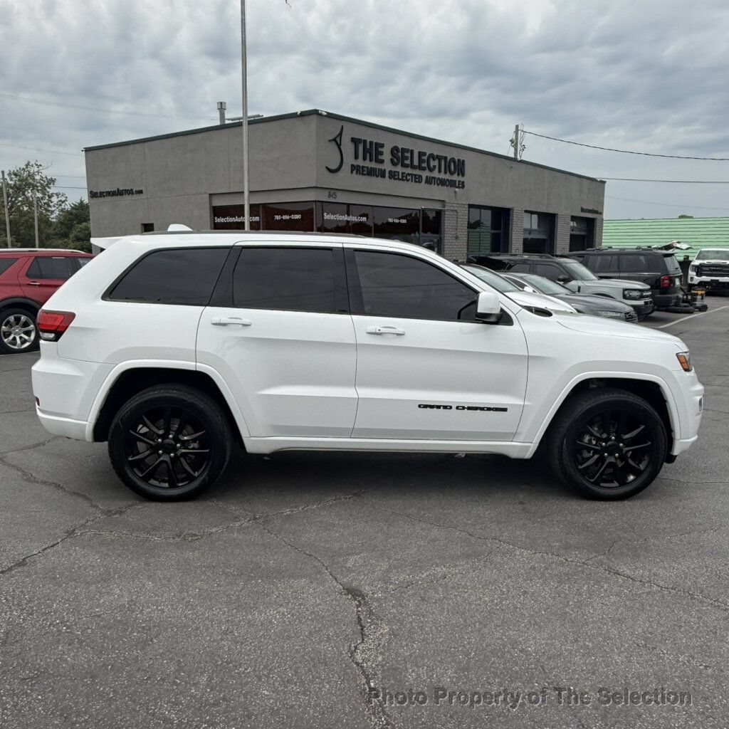 Used 2020 Jeep Grand Cherokee Altitude AWD/4WD image 19