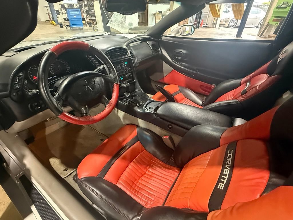 Used 2004 Chevrolet Corvette Convertible w/ Preferred Equipment Group RWD image 11