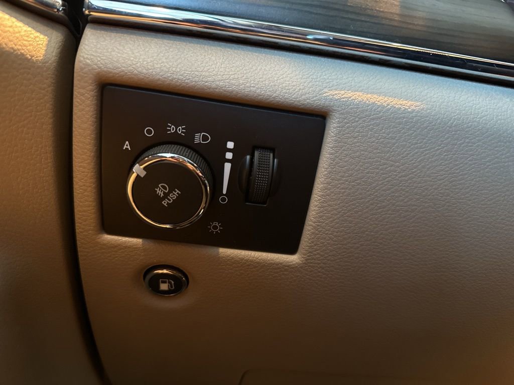 Used 2017 Jeep Grand Cherokee Overland image 18