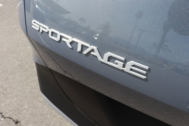 Used 2025 Kia Sportage LX image 7
