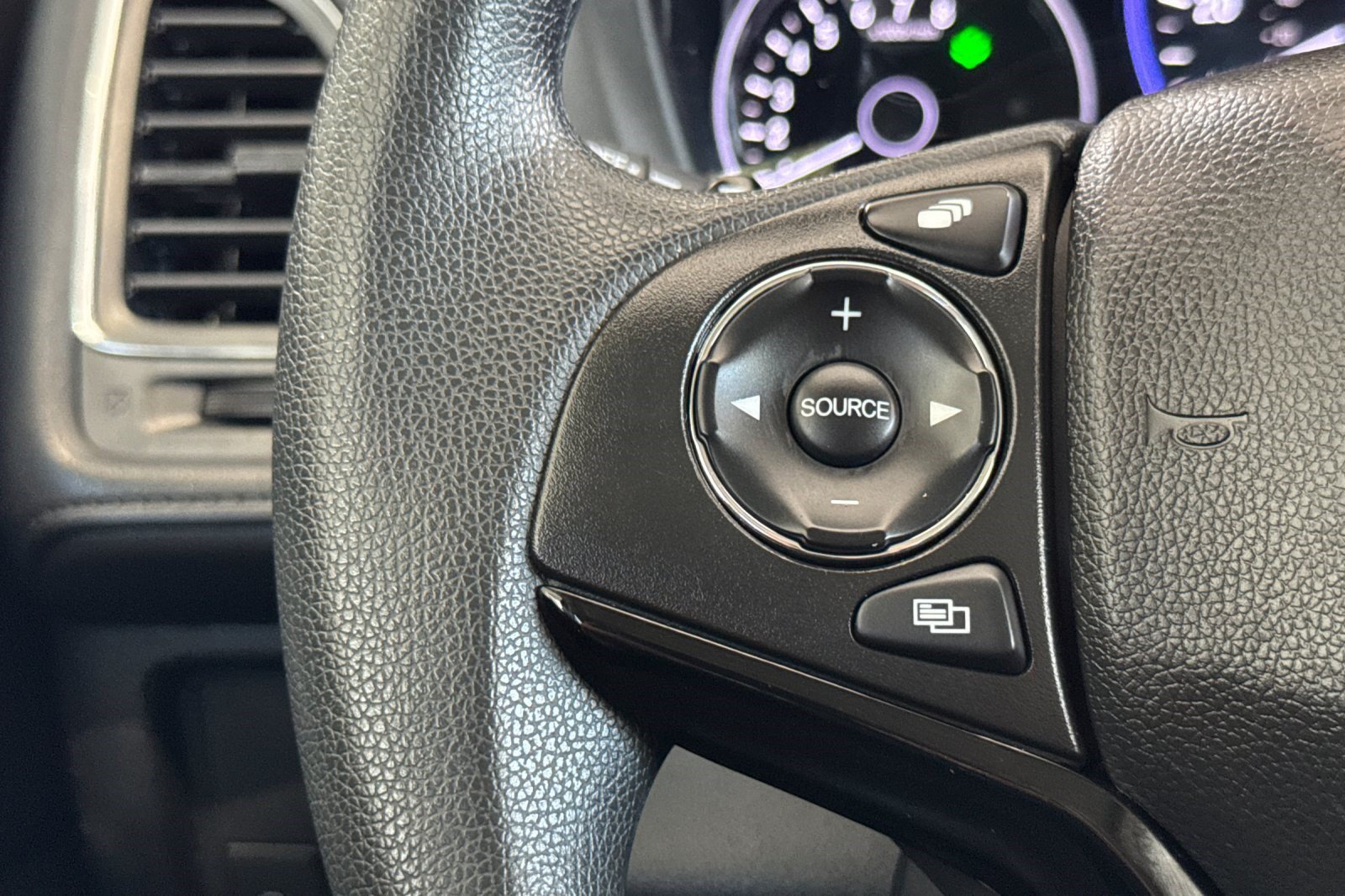 Used 2018 Honda HR-V EX image 30