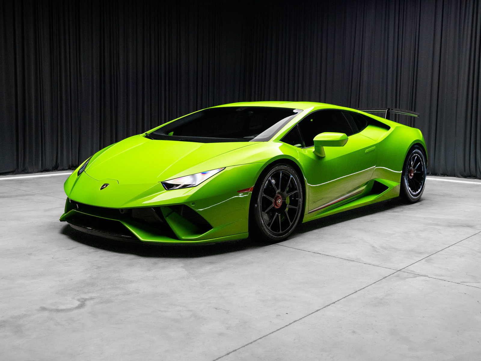 Used 2018 Lamborghini Huracan Performante AWD/4WD image 23