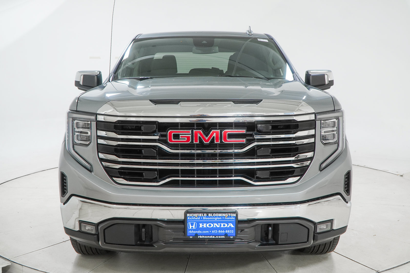 Used 2026 GMC Sierra 1500 SLT AWD/4WD image 2